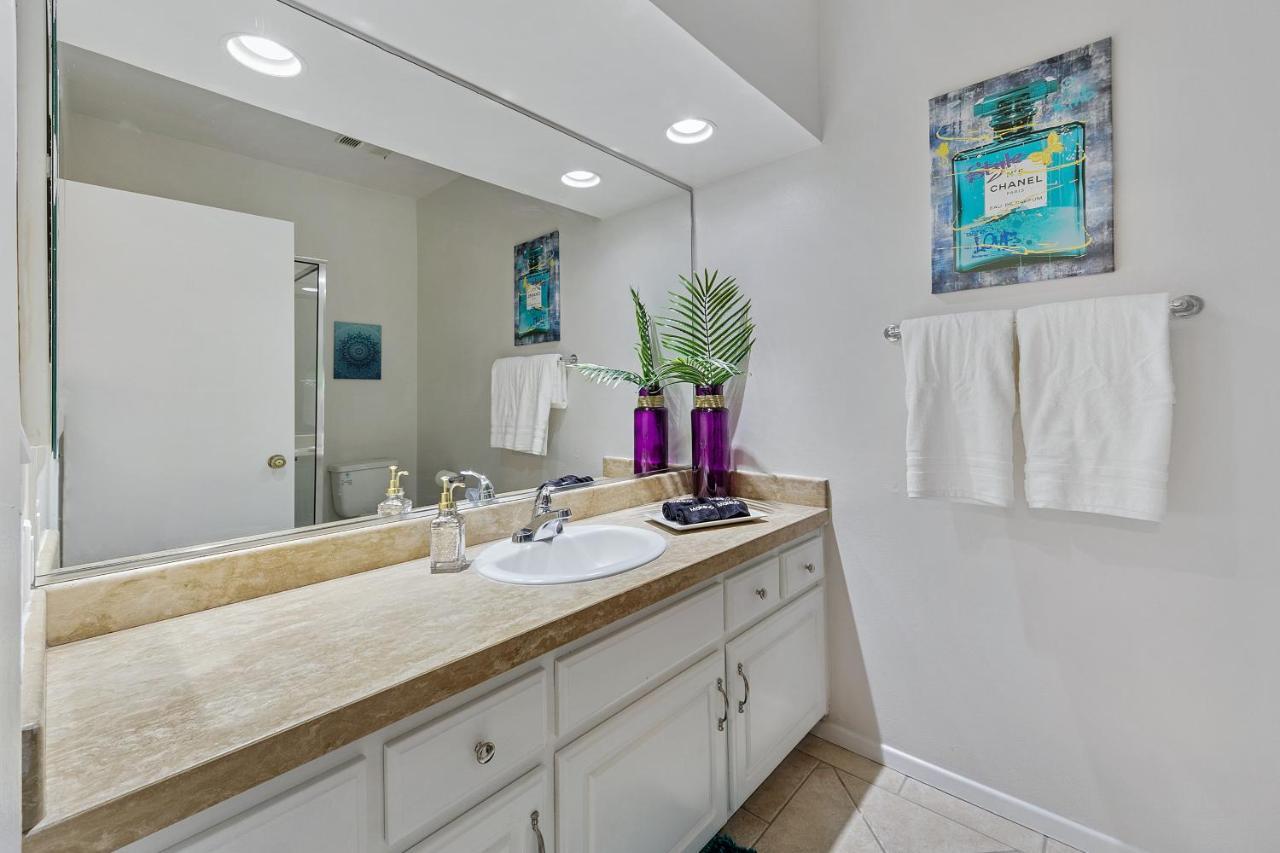 Beverly Hills Chic 2 Bed 2Bath With Patio And Parking 309 Los Angeles Eksteriør bilde