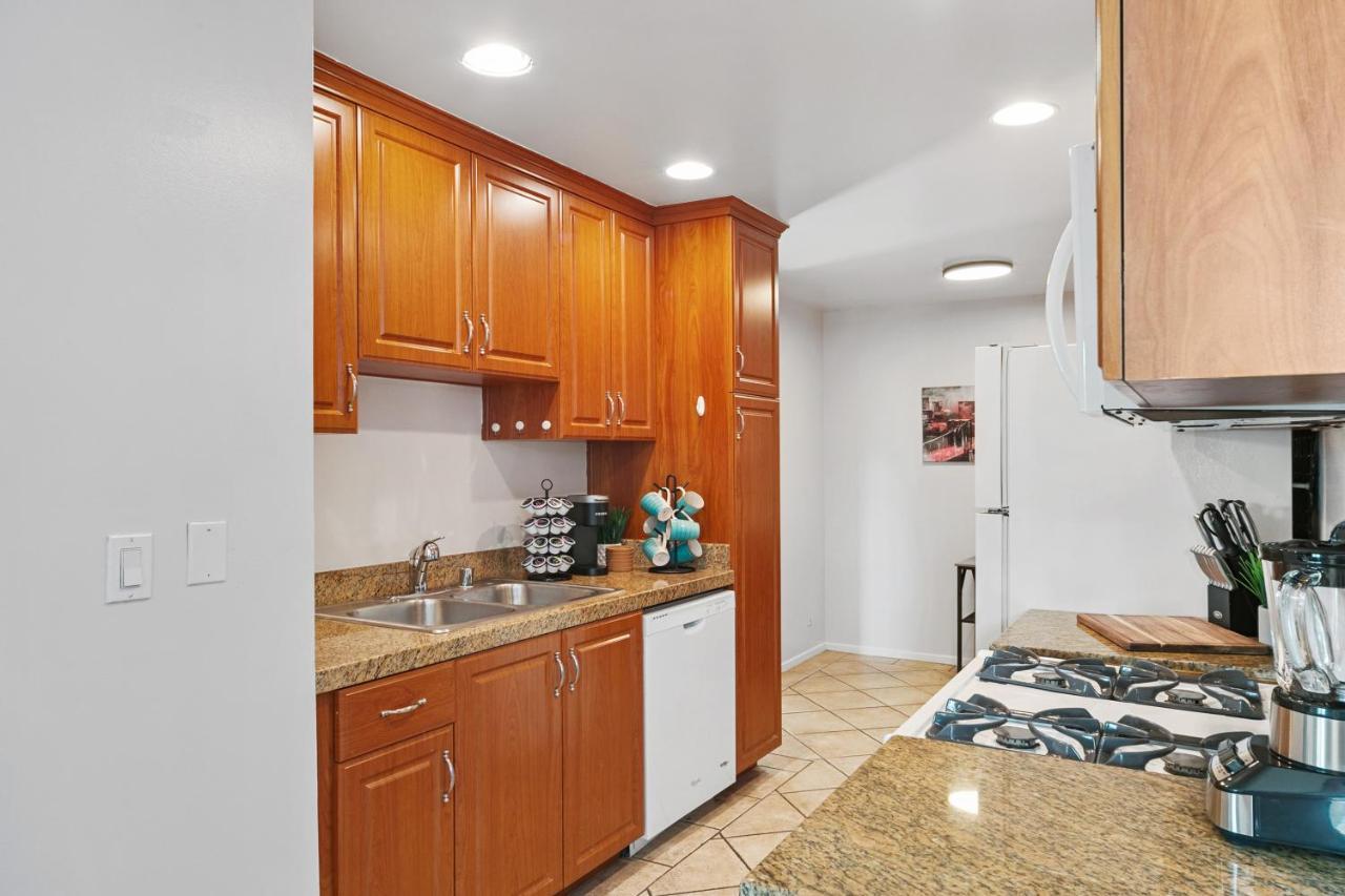 Beverly Hills Chic 2 Bed 2Bath With Patio And Parking 309 Los Angeles Eksteriør bilde