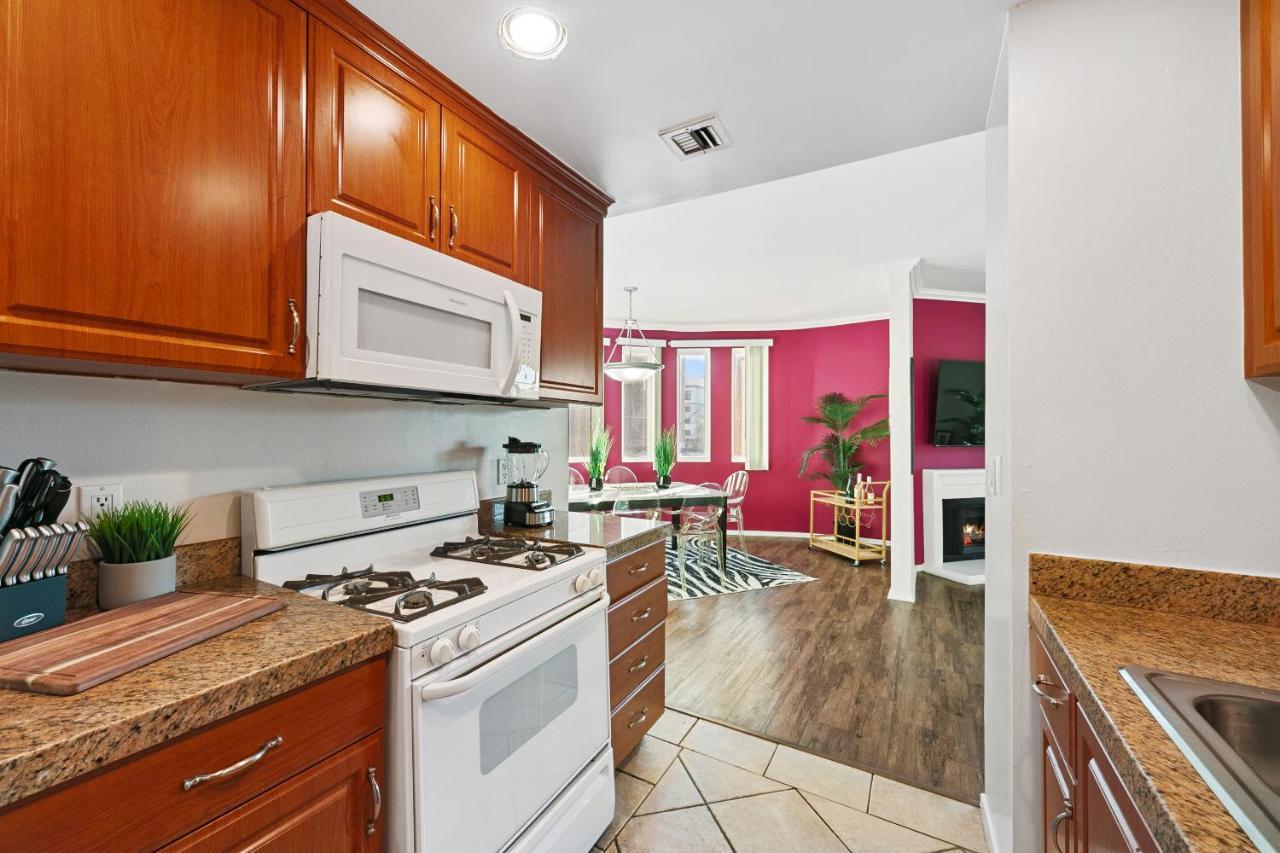 Beverly Hills Chic 2 Bed 2Bath With Patio And Parking 309 Los Angeles Eksteriør bilde